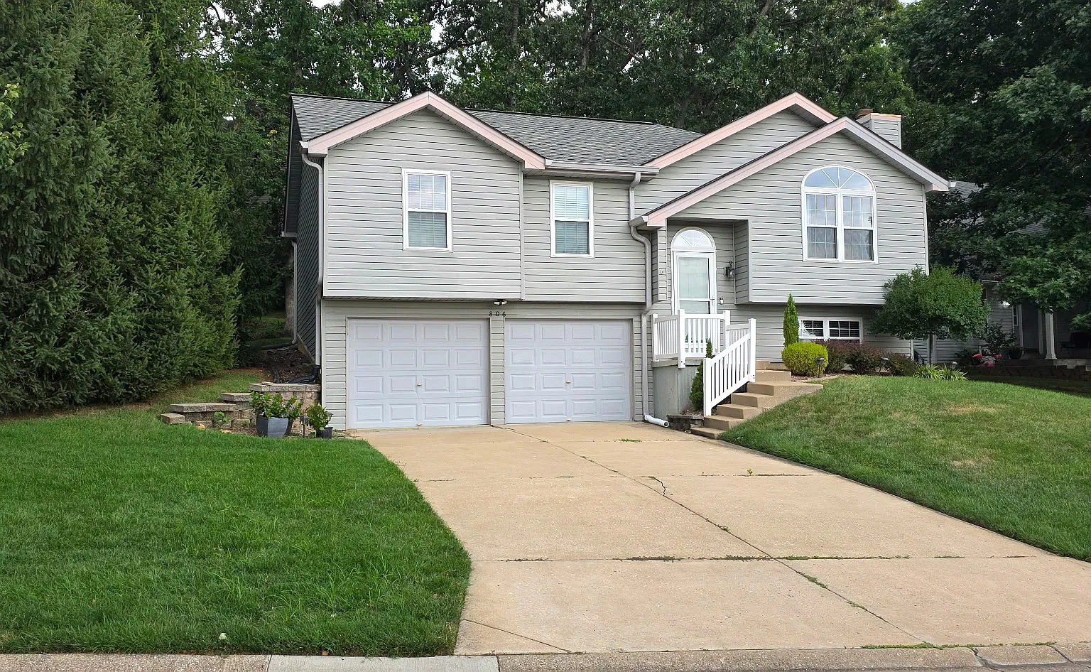 3 bed, 1277 sqft, $2,350 — Photo 1