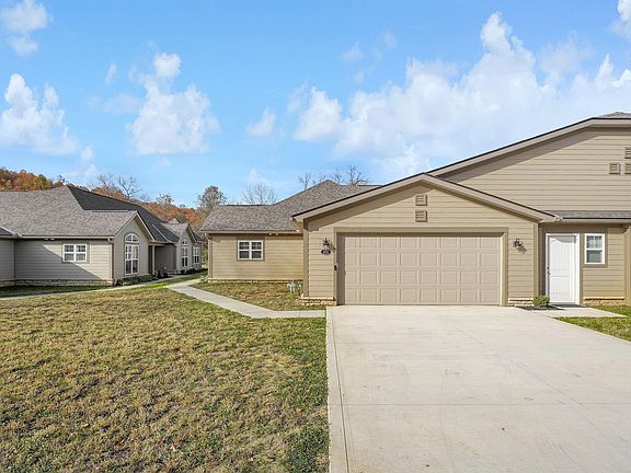 2nd image of 611 Woods Edge Ln