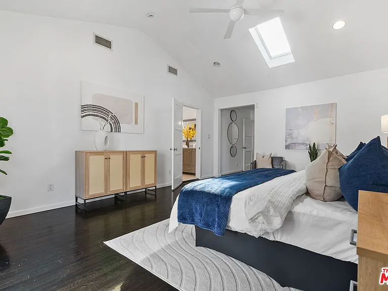 4460 Stansbury Ave — Photo 29