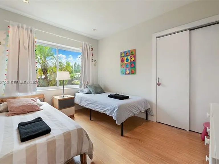 5800 SW 50th Ter — Photo 6