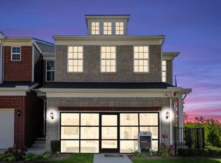 337 Strawberry Dr, Rochester Hills, MI 48307