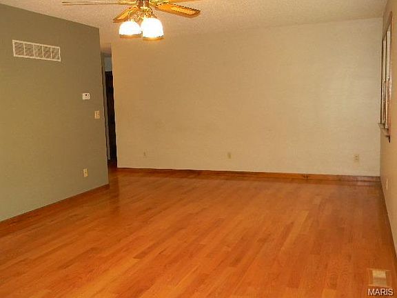 4th image of 115 N Bernhardt Ave
