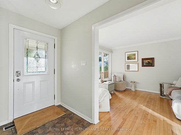 4th image of 3149 Southmore Dr E
