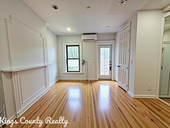 4th image of 137 Madison St #3