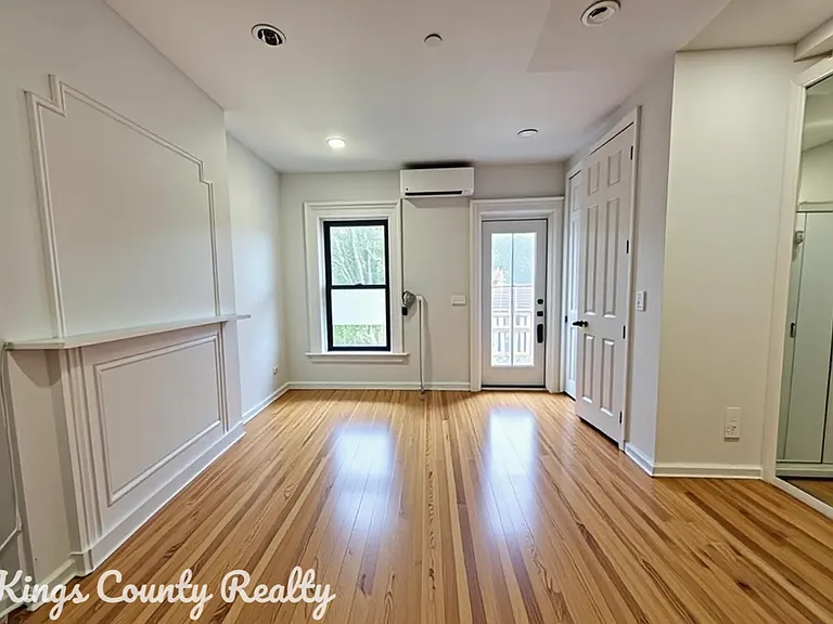 137 Madison St #3 — Photo 4