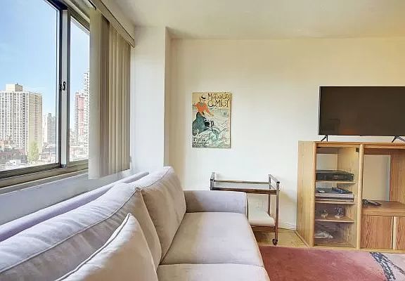 2nd image of 401 E 86th St APT 17F