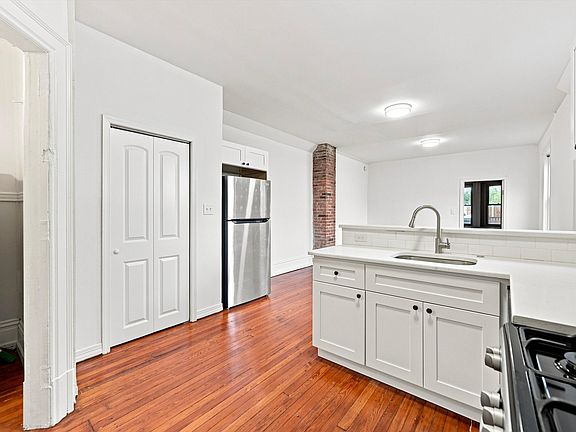5th image of 2037 Spring Garden St #3RR