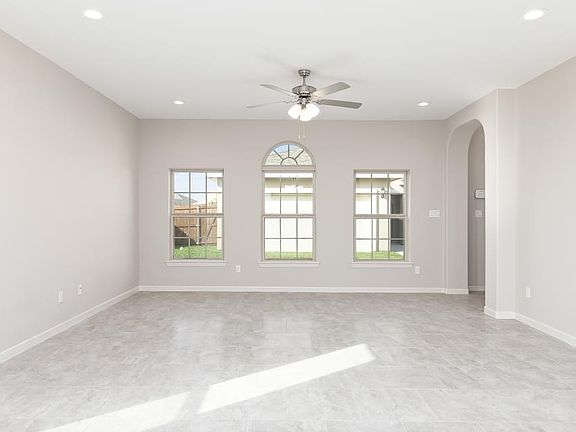 2nd image of 410 S Viento Dorado St