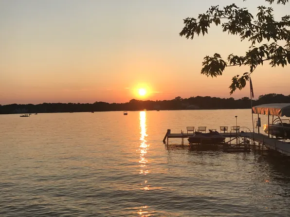 910 Diamond Lake Rd, Mundelein, IL