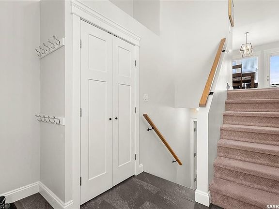 3rd image of 524 Jones Cres