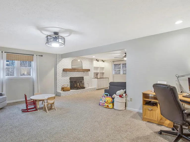 8300 Venture Dr — Photo 12