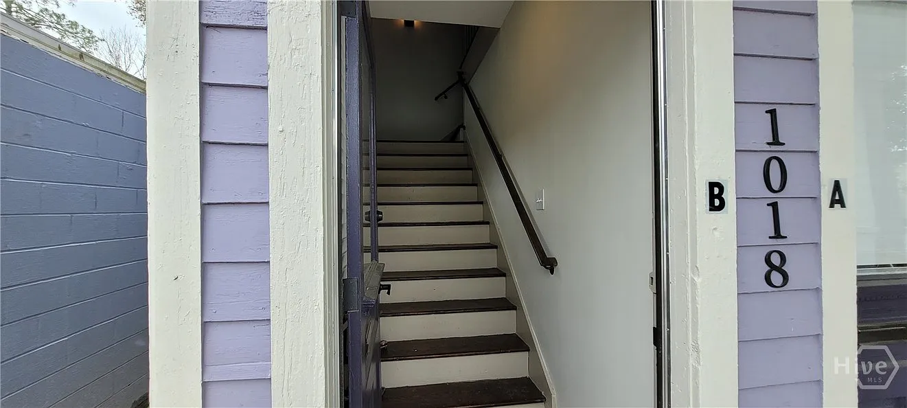 2 bed, 1.0 bath, 1040 sqft, $1,600 — Photo 2