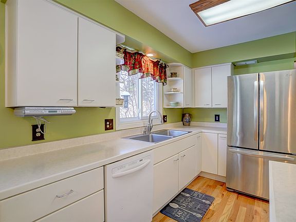 5th image of 5114 Black Oak Dr