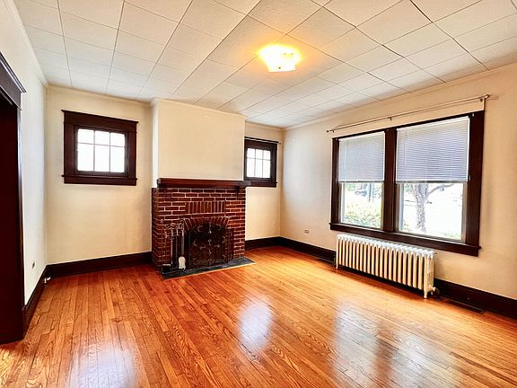 5th image of 1909 Jefferson Park Ave APT 2