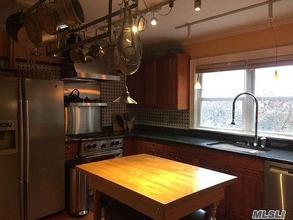 2nd image of 27-15 Murray St #1