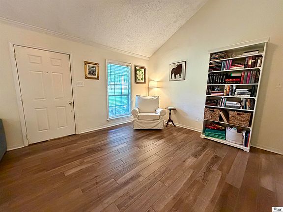 3rd image of 405 Moody Rd