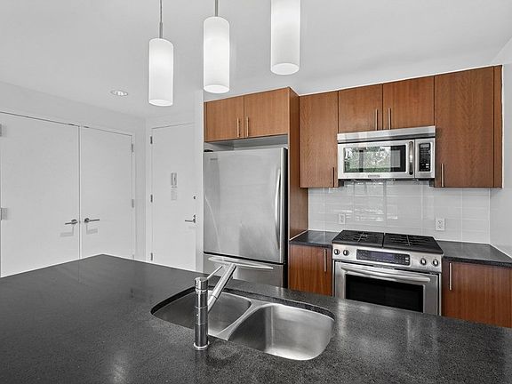 3rd image of 3260 Henry Hudson Pkwy E #3M