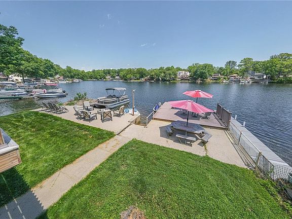 2nd image of 202 Lake Shore Dr