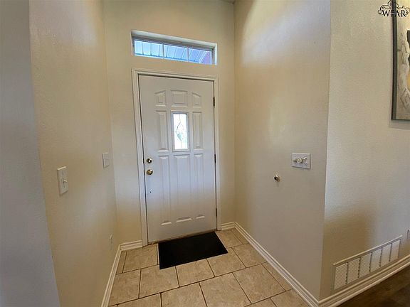 4th image of 510 Silver Sage Cir