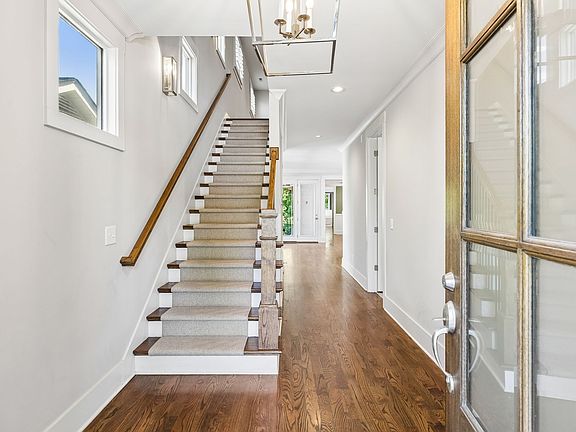 3rd image of 1605A Stokes Ln
