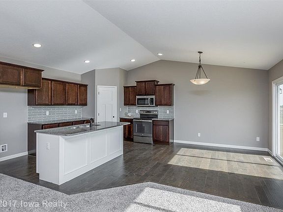 5th image of 625 NE Wilden Dr