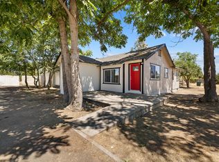 889 W Mariposa St, Lindsay, CA 93247