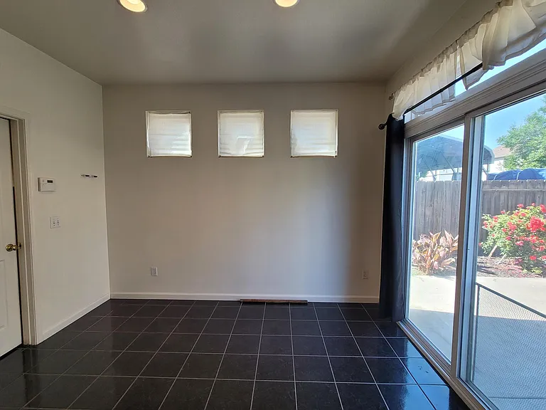 415 Zinnia Ct — Photo 19