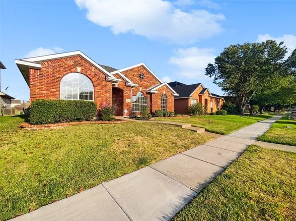 6021 Apache Dr, The Colony, TX 75056