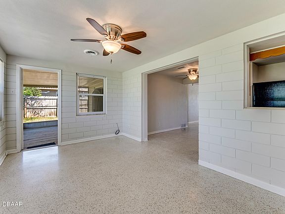5th image of 149 Longwood Dr