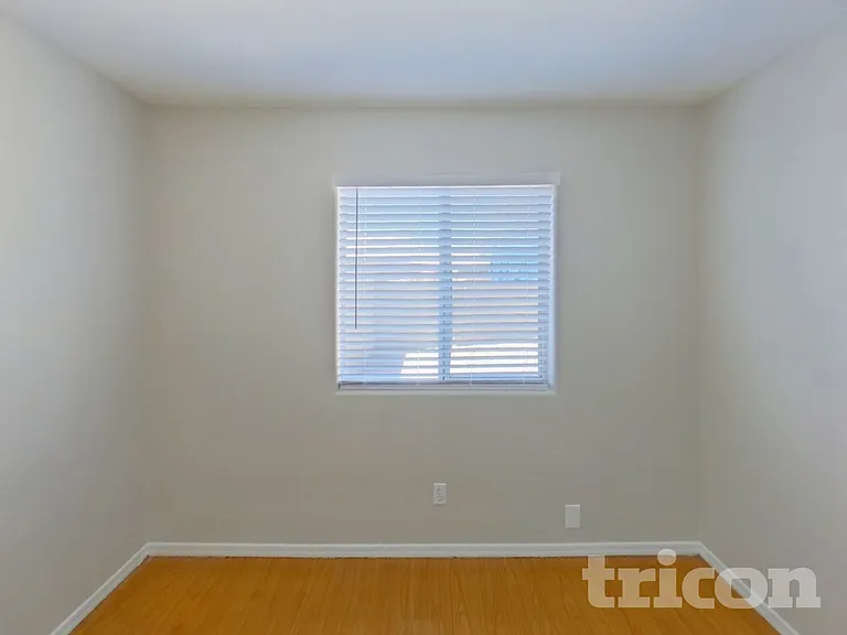 9002 W Palm Ln — Photo 11