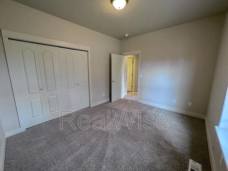835 Nutcracker Dr — Photo 33