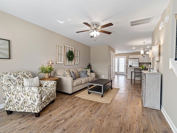 4th image of 645 Stowe Ct #F