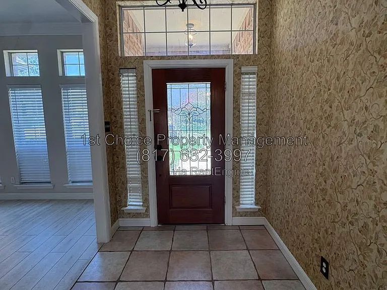 6376 Newport Ct — Photo 3