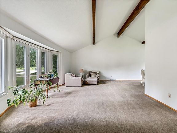 3rd image of 25151 Hilltop Dr