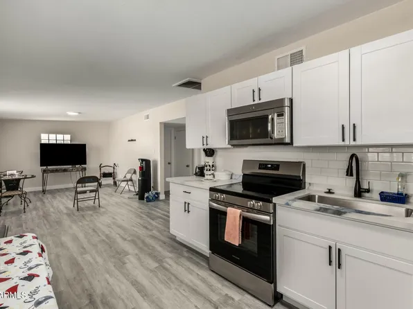 2221 E LYNNE Lane, Phoenix, AZ 85042