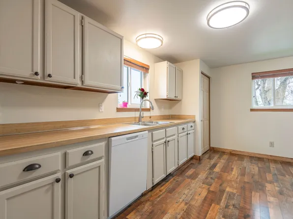 4 Rocky Mountain Dr, Whitehall, MT 59759