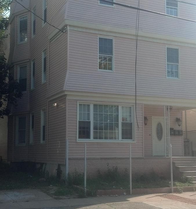 1st image of 216 Chadwick Ave Floor 1