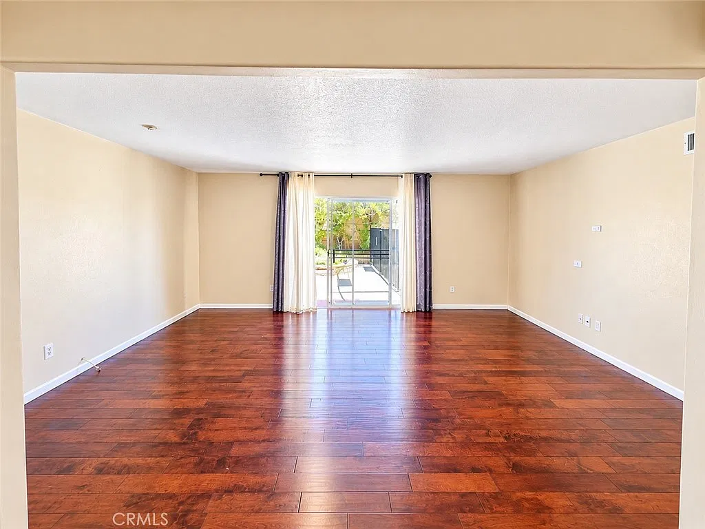 3 bed, 1655 sqft, $4,395 — Photo 4
