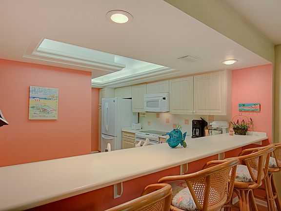4th image of 303 Periwinkle Way Unit 311