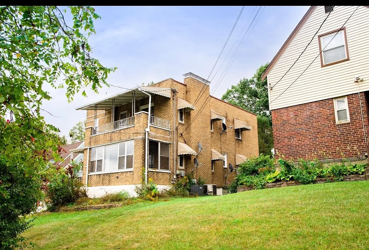 Photo 1 of 9 - 1735 Carrahen Ave #2 - Cincinnati, OH Primary Photo - 1735 Carrahen Ave #2