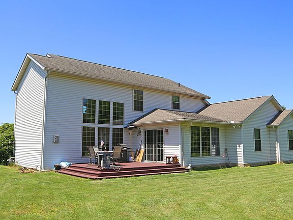3rd image of 26 Wildwood Ln E