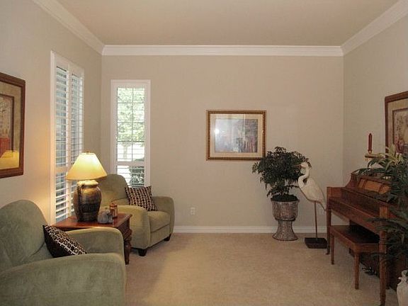 4th image of 537 Arcadia Dr