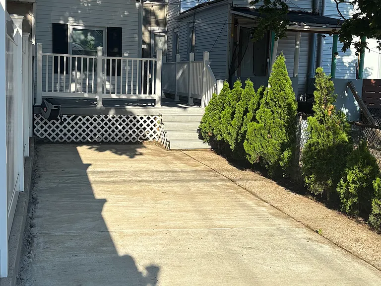 844 N 6th St — Photo 3