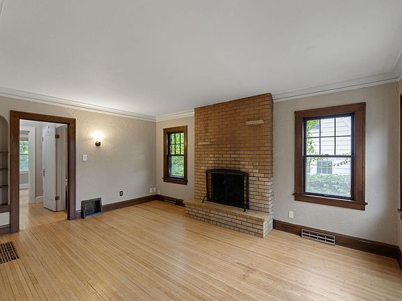 5th image of 3152 Webster Ave S