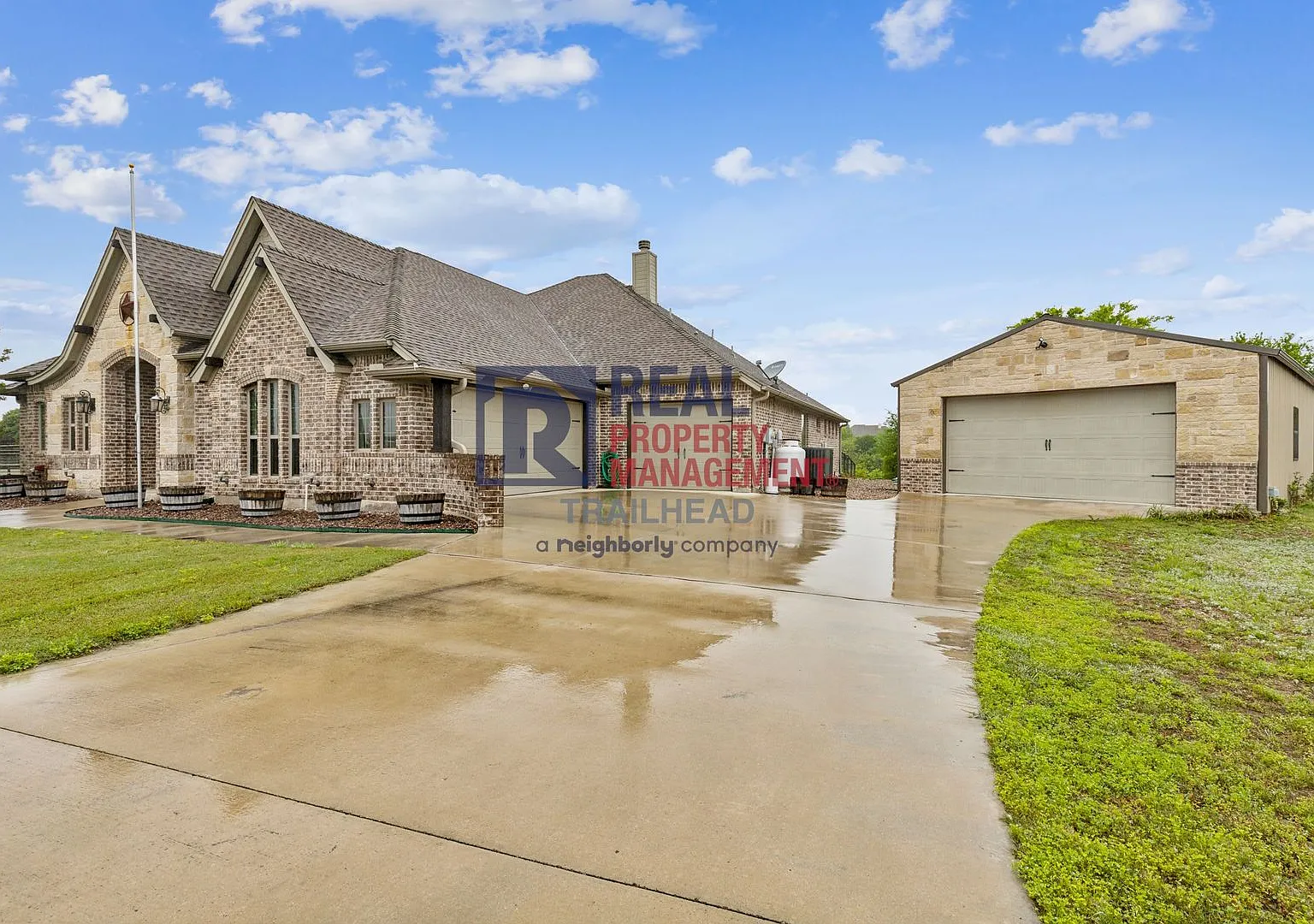 Custom 3-Bedroom Home on 2+ Acres in Deer Ridge Estates — Photo 3