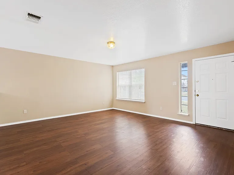 8304 Heights Valley — Photo 4