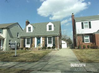 1914 Beaufait Dr, Grosse Pointe Woods, MI 48236