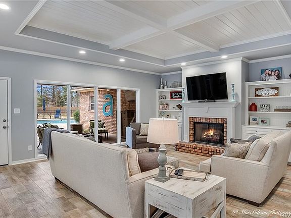 4th image of 4947 Old Oak Dr