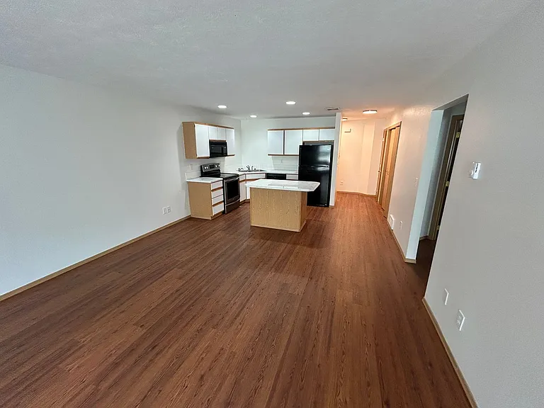 950 South Ash — Photo 5