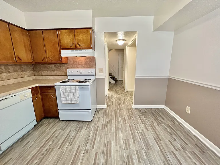 Mayfair Apartments — Photo 148
